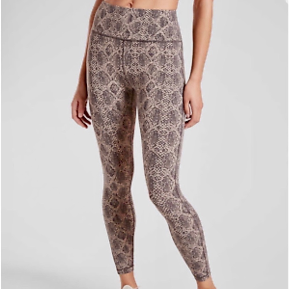 Xl Athleta snakeskin print, 7/8 length leggings w 2 small side pockets. EUC - Picture 1 of 11